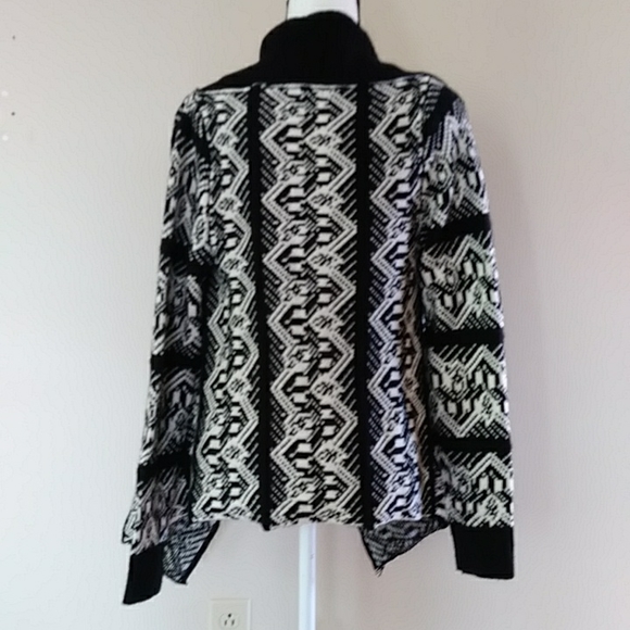 Tobi Asymmetrical Open Front Cardigan Sweater One Size Black White - Picture 9 of 12